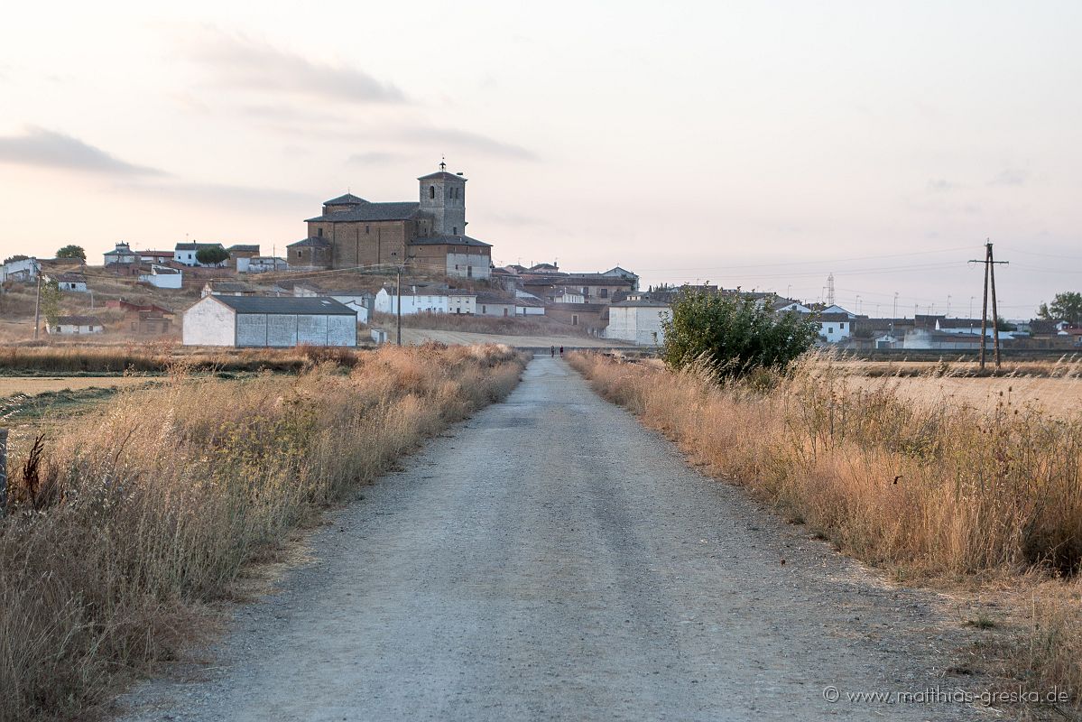 MSG_20160908081655__DSC6444.JPG - Población de Campos auf Distanz