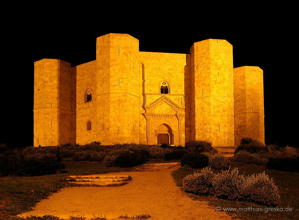 10_Castel_del_Monte_01-V01.jpg - Castel del Monte