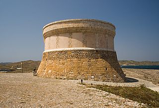 Der historische Wachturm bei Fornells