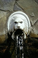 Brunnen mit Lwenkpfen in Spilis