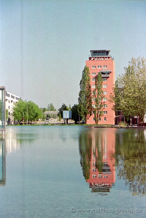 Film-309_20_ja.jpg - Der ehemalige Tower des Flughafen Riem